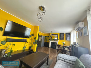 Lounge/ Diner- click for photo gallery
